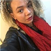 Insegnante madrelingua di portoghese e italiano. Sono una studentessa e ho un buon livello ad inglese e spagnolo